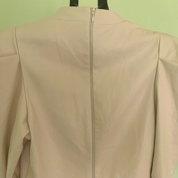 Express Faux Leather Top Size M Ivory Cream Mock Neck Puff Sleeve Peplum zip - Picture 8 of 15